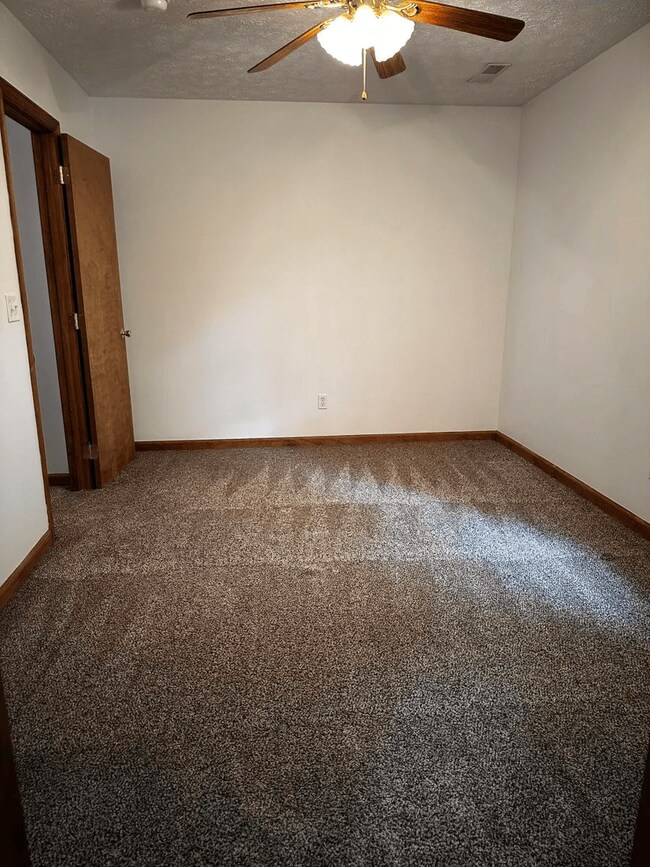 2nd room - 340 Hyatt Ln