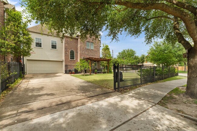 Building Photo - 4027 Alba Rd