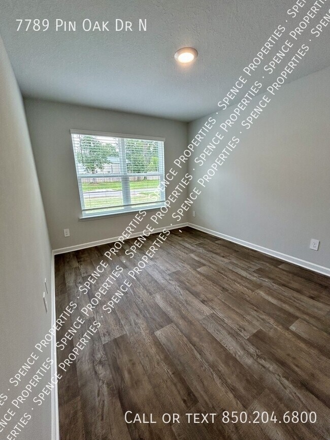 Foto del edificio - 7789 Pin Oak Dr N