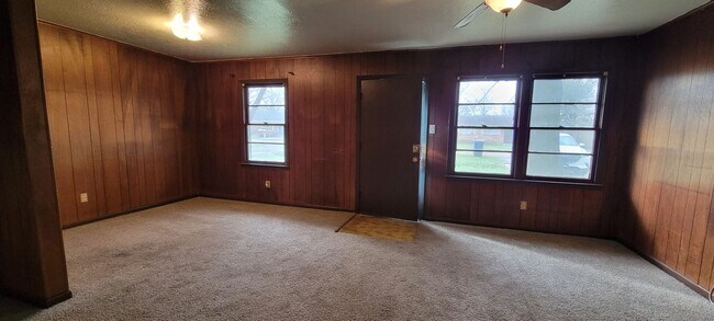 Foto del edificio - Cozy home with large living and dining area!