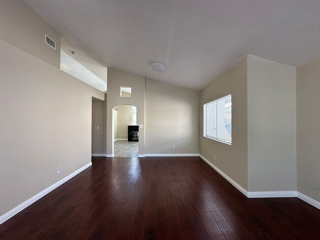 Building Photo - Sweet and warm one story single family house