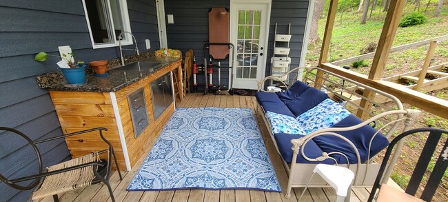 Foto del edificio - Short-Term Rental - Less than 10mins from ...