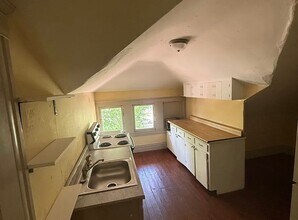 Building Photo - 207 Bradford St