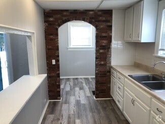 Building Photo - 172 N Roys Ave
