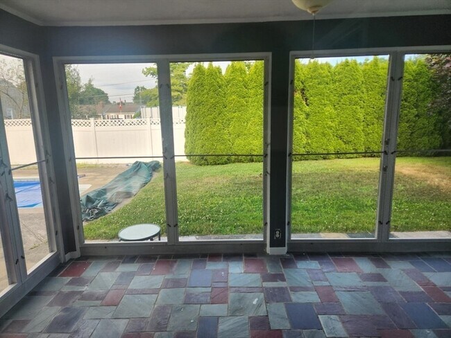 Building Photo - 6 Memory Lane