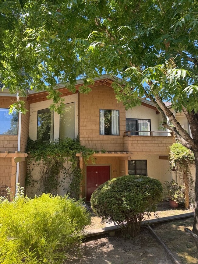Building Photo - 6117 Abbey Rd