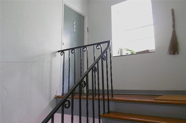 Foto del edificio - 1553 Meridian Ave