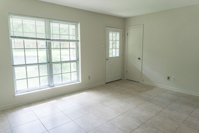 Foto del edificio - 1225 Parktown Dr