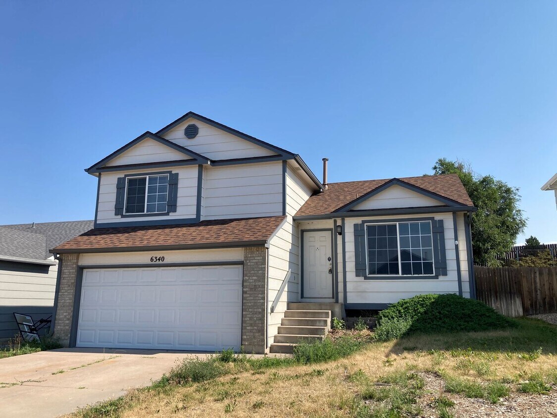 Primary Photo - Newly Remodeled 3 Bedroom!