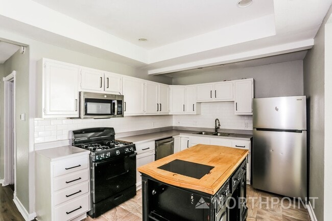 Building Photo - 3 BR/2BA | Newly Renovated Single Family Home  | Great Size Backyard| Quiet Neighborhood!