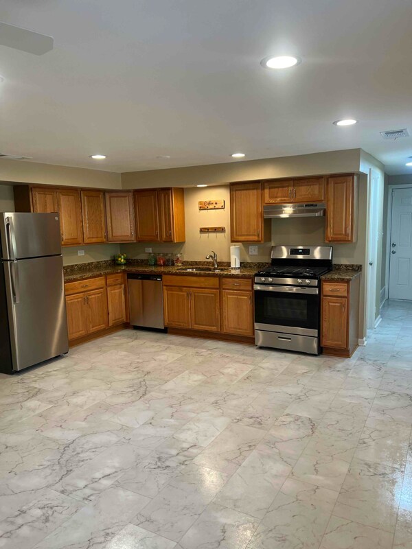 Foto del edificio - 936 W 116th Pl