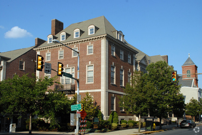 Senior Apartments at the Wyomissing Club