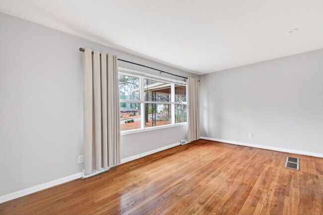 Foto del edificio - 3178 Pinehill Drive