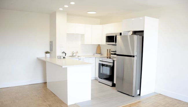 Building Photo - Brentwood