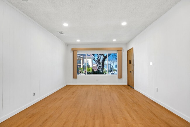 Building Photo - 6556 W 84th Pl