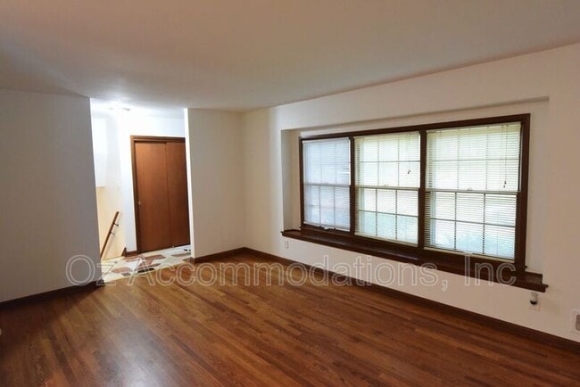 Foto del edificio - 9401 Outlook Dr