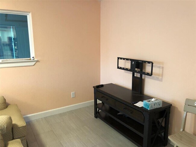 Foto del edificio - 15325 Pine St