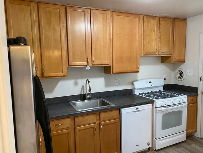 Building Photo - 8210 Tomlinson Ct