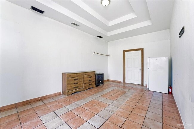 Building Photo - 8516 Hendrix Ave