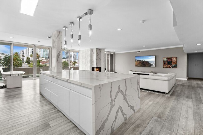 Foto del edificio - 1333 S Beverly Glen Blvd