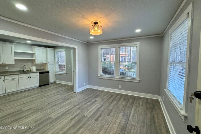 Foto del edificio - 240 E 6th St