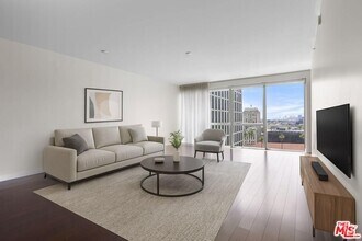 Building Photo - 3785 Wilshire Blvd