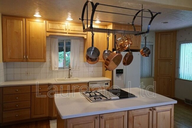 Building Photo - 720 Ivy St