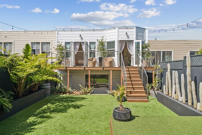 Foto del edificio - EXQUISITE 3BD 2BA REMODELED RESIDENCE IN V...