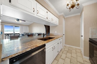 Building Photo - 801 River Rd