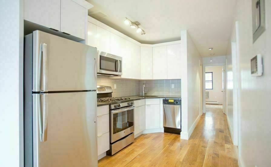 Foto principal - 261 Tompkins Ave