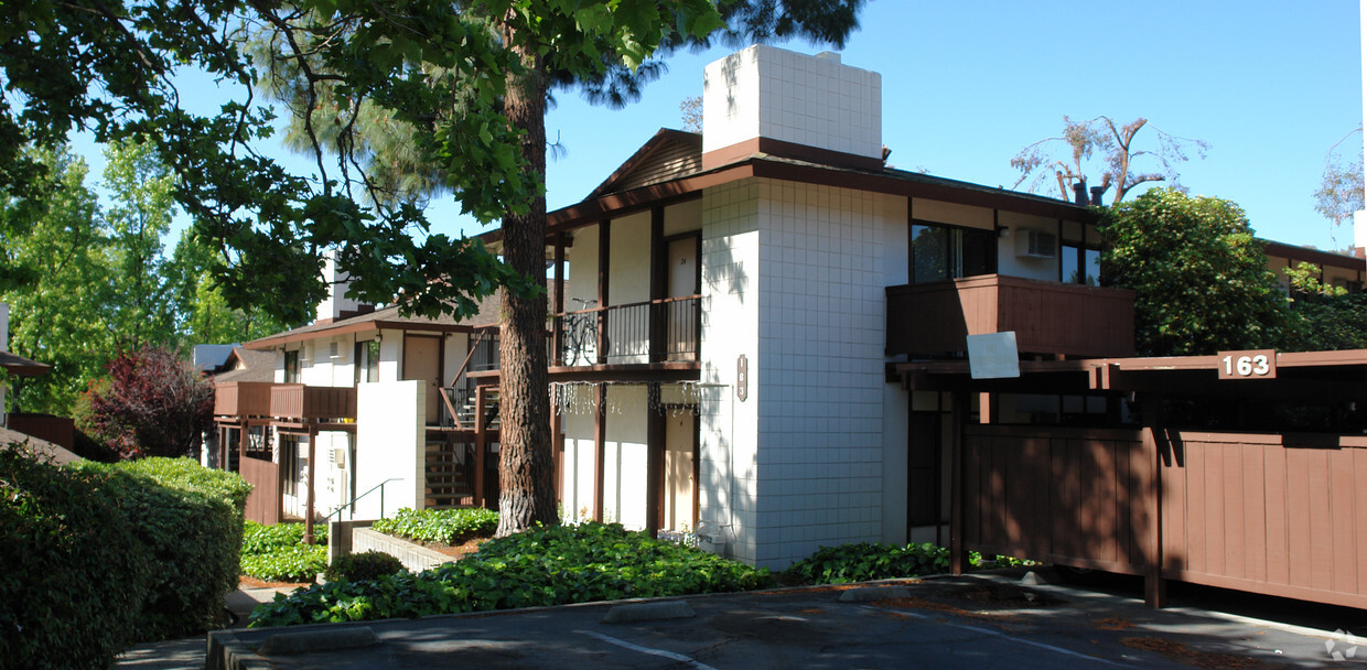 Foto del edificio - Por Of Camelback Apartment Complex