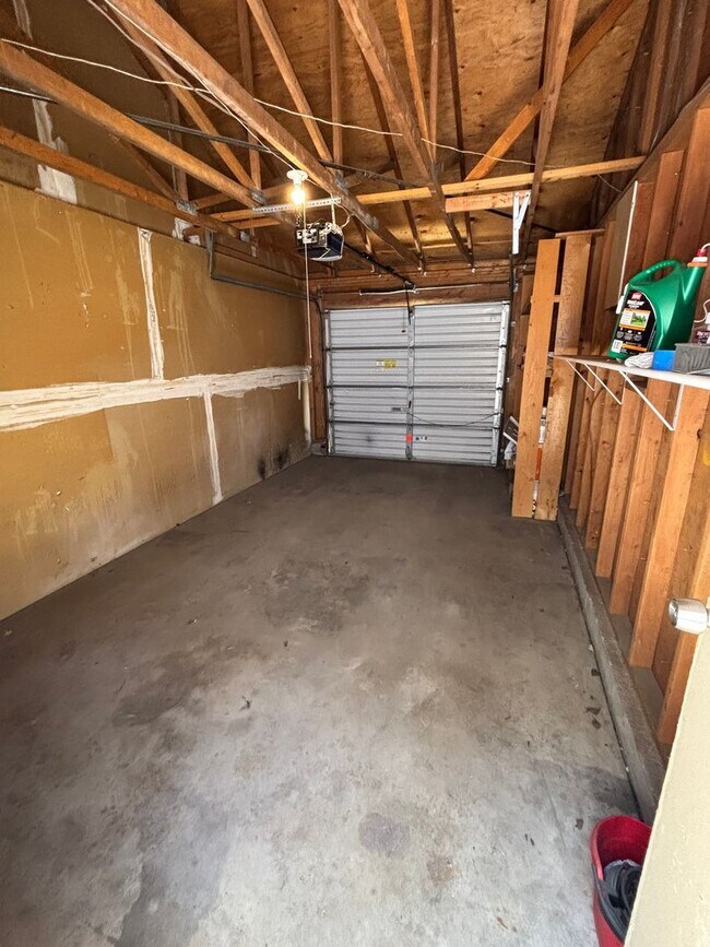 Building Photo - Charming Updated Condominium for Rent in S...