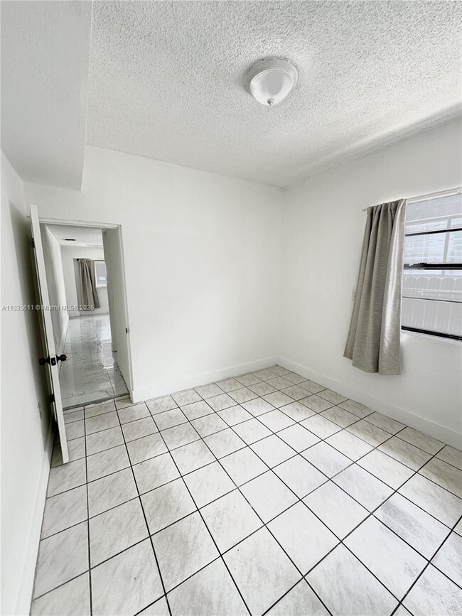 Foto del edificio - 3331 NW 18th Terrace