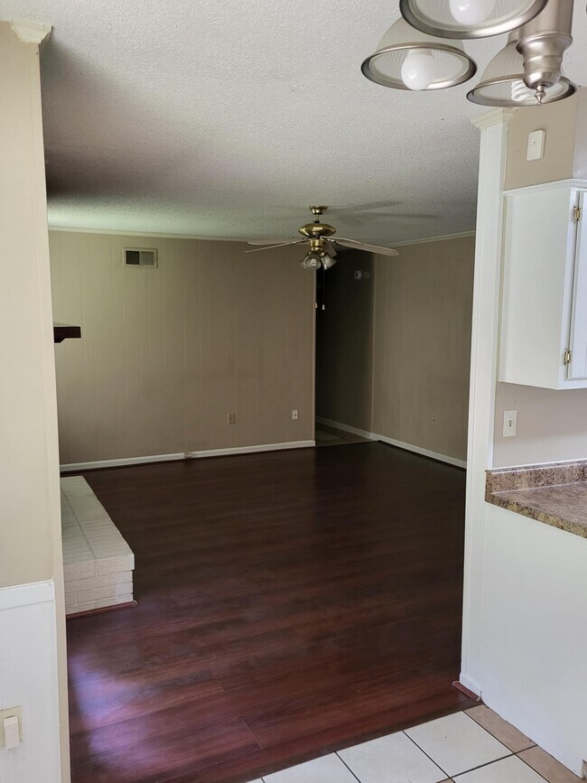 Foto del edificio - 4136 Raintree Cove