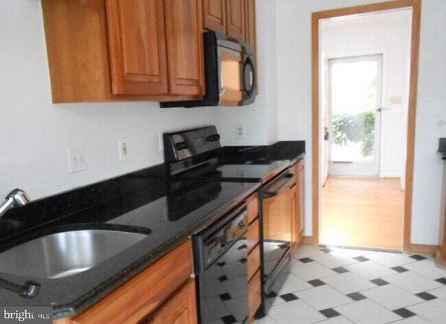 Foto del edificio - 3729 N Oakland St