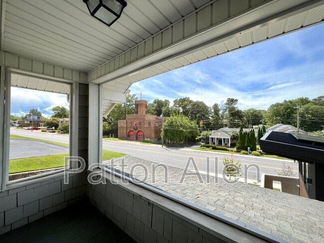 Foto del edificio - 301 Merrimon Ave