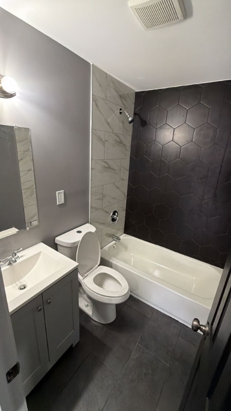 Building Photo - 1370 Marechalneil St