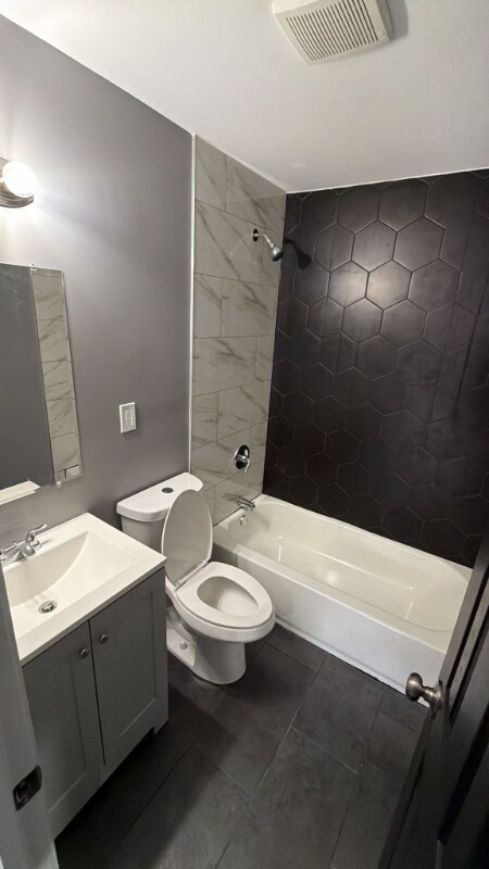 Foto del edificio - 1370 Marechalneil St