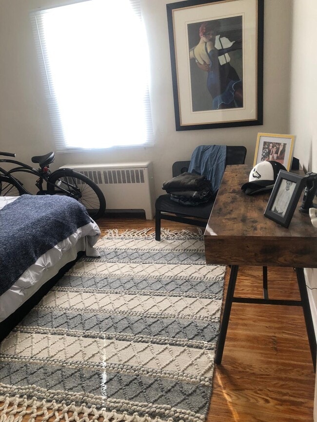Bedroom - 2511 Gerrard St E