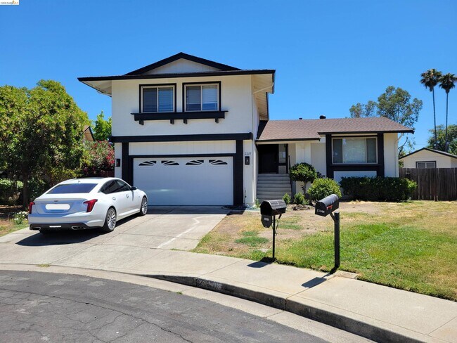 Building Photo - 2210 Sierra Ct
