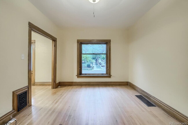 Foto del edificio - Charming 4 Bed, 2 Bath Town Home in Prime ...