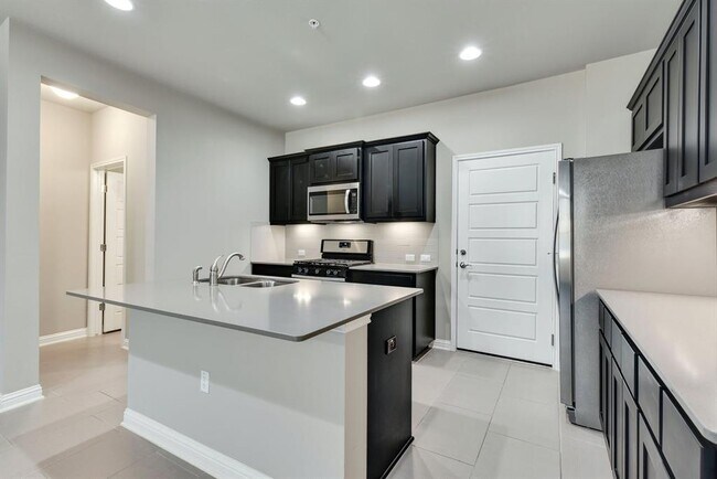 Foto del edificio - 13800 Lyndhurst St