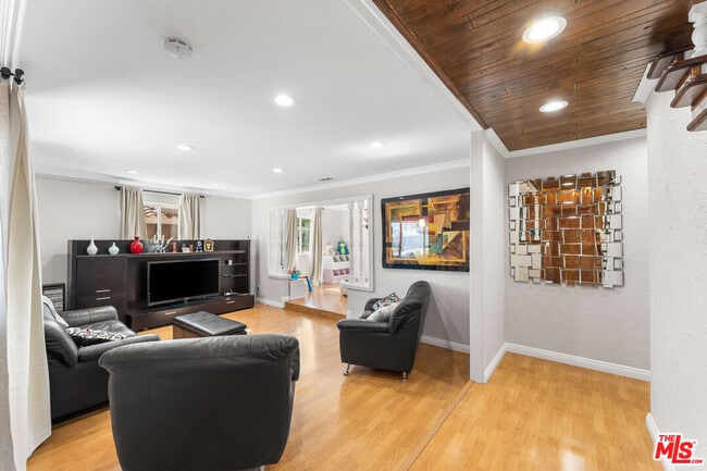 Building Photo - 18032 Mariner Dr