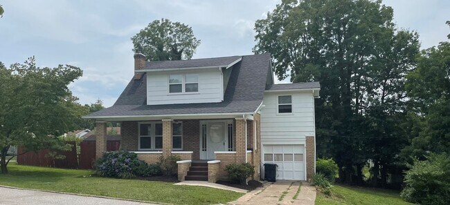 Building Photo - 1400 Maxwell St