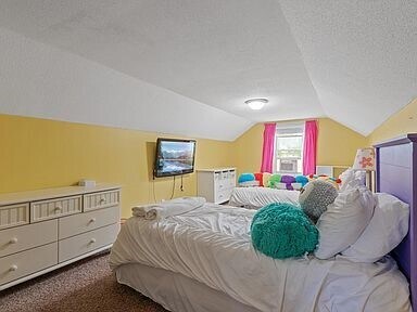 Loft Bedroom - 626 Ridge Rd