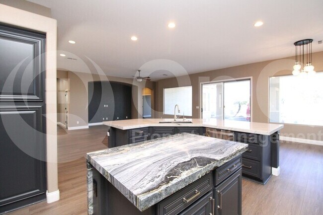 Foto del edificio - 6586 S Crestview Dr