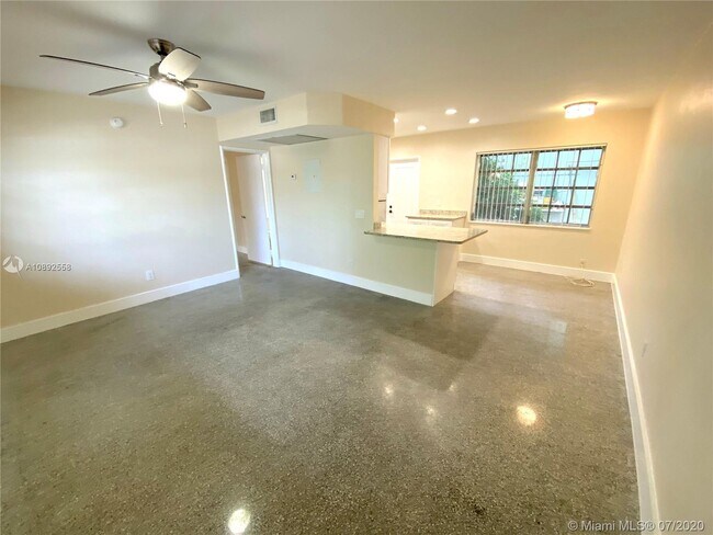Building Photo - 86 Isle of Venice Dr