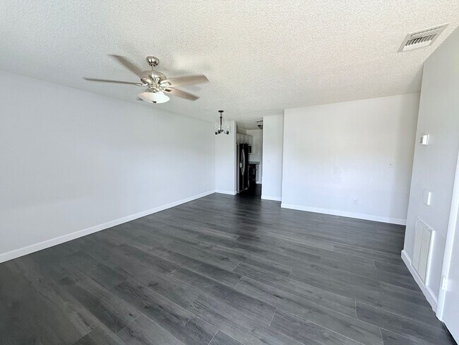 Foto del edificio - 4519 67th St W