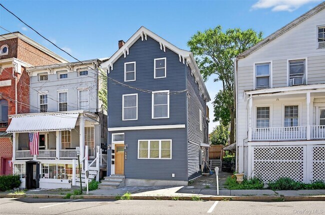 Foto del edificio - 165 W Main St