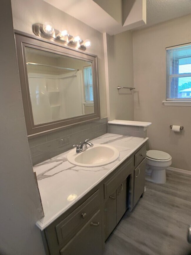 Building Photo - 3 Bedroom Southwest OKC